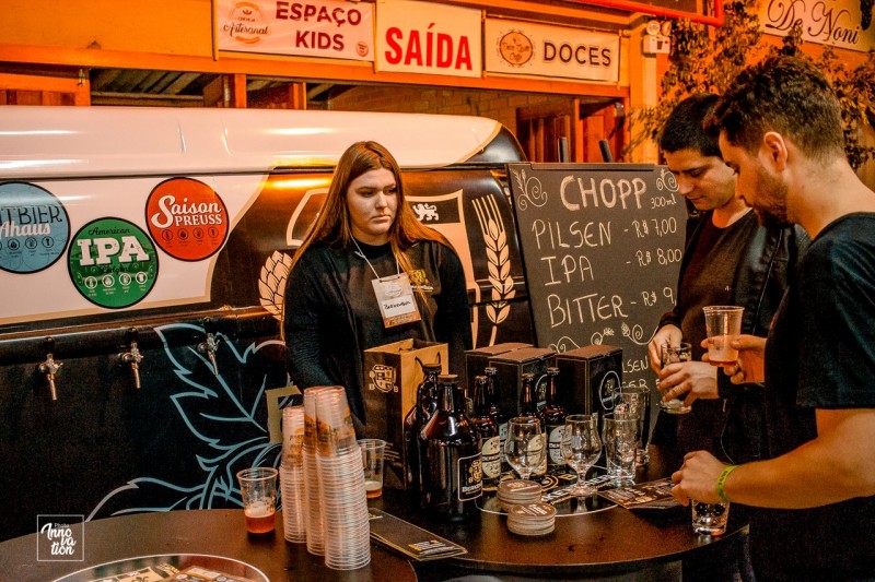 Diversos chops Festival Da Cerveja Artesanal de Urussanga