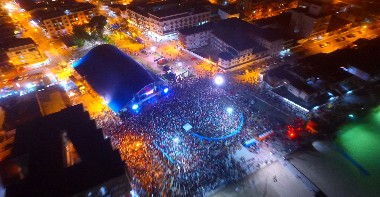 Show nacional atrai multidão e marca a temporada em Balneário Arroio do Silva